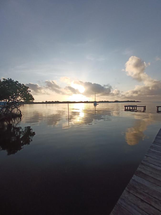 The Sea Glass Inn Placencia Esterno foto